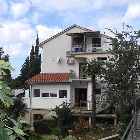 In 5498 Apartman *